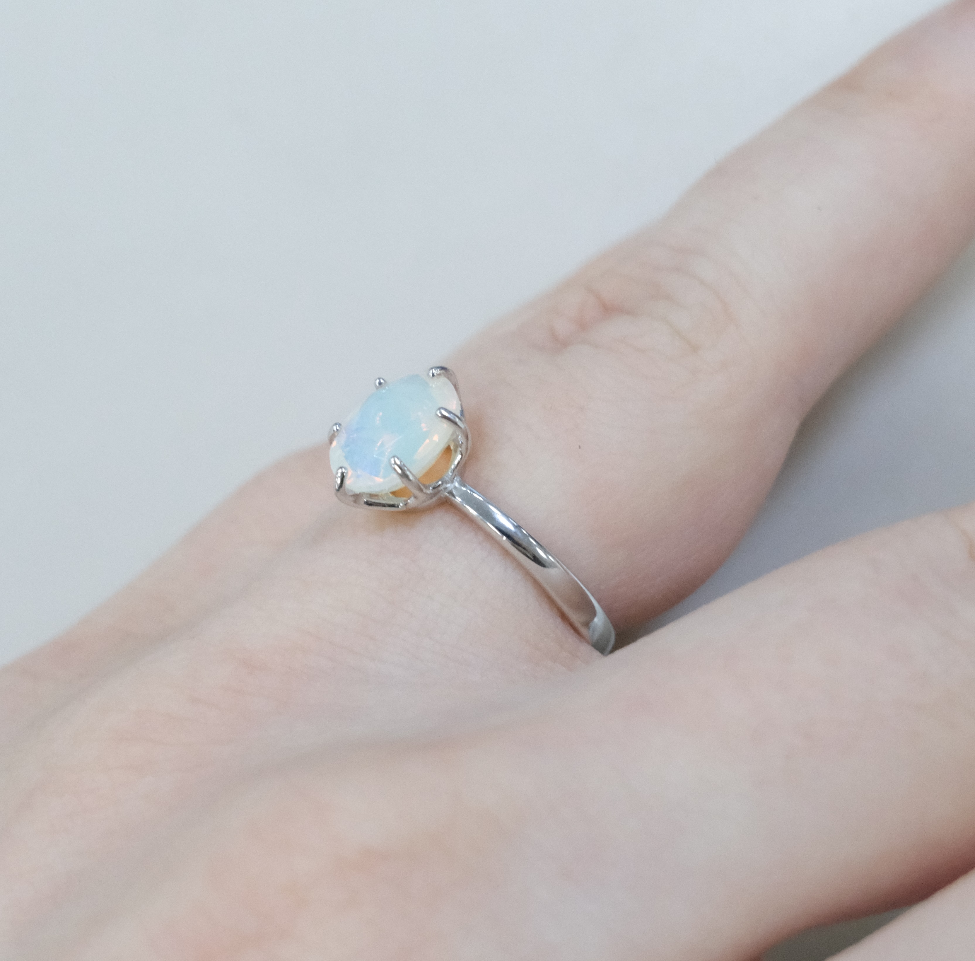 Серебряное кольцо с опалом